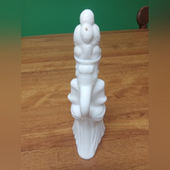 Avon Charisma Foaming Bath Oil Milk Glass EMPTY 5oz Vintage - Picture 3 of 12